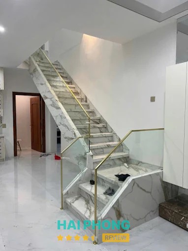 Công trình lan can cầu thang kính cường lực