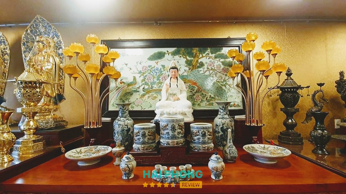 Đồ thờ tại Tuấn Hùng Nguyễn Đức Cảnh