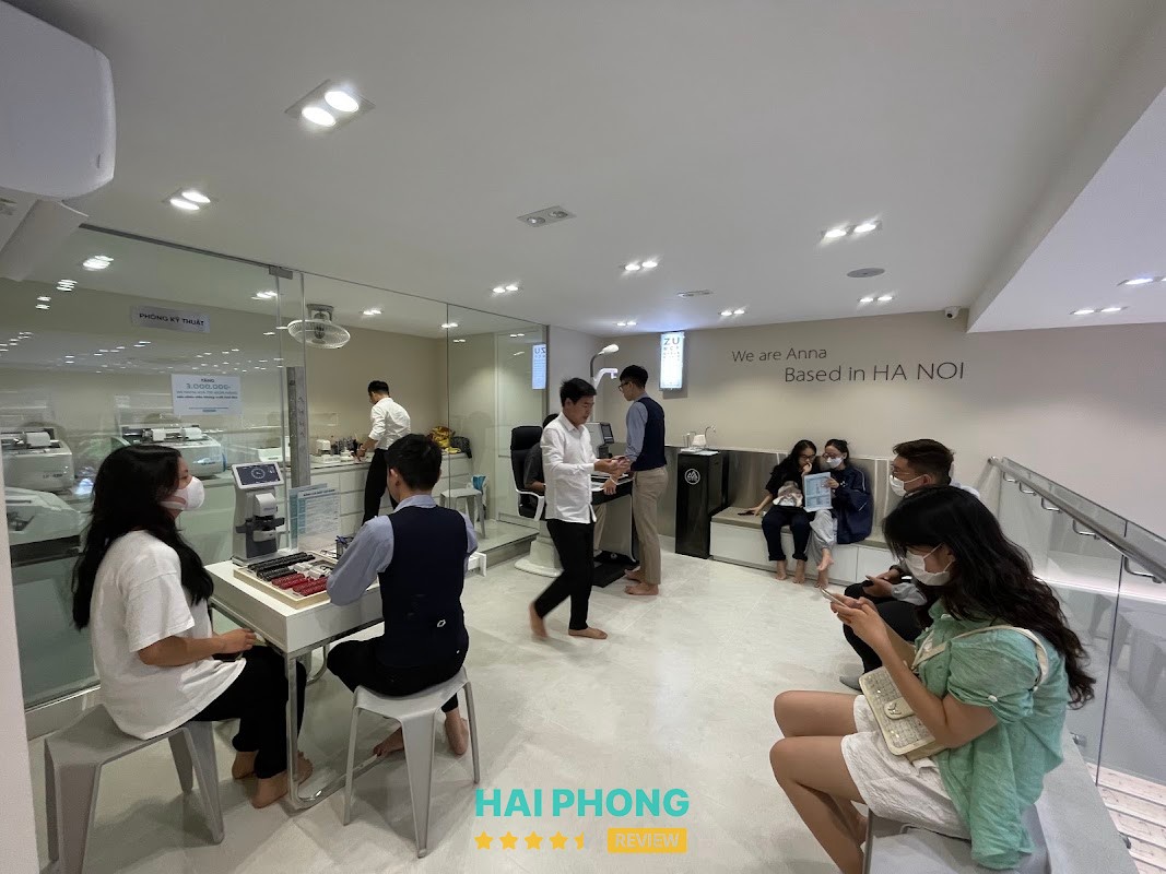 Kính Mắt Anna – không gian cửa hàng