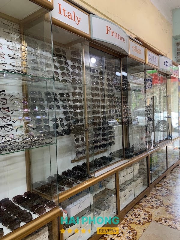 Không gian Cửa Hàng Kính Mắt Quyên Kiên