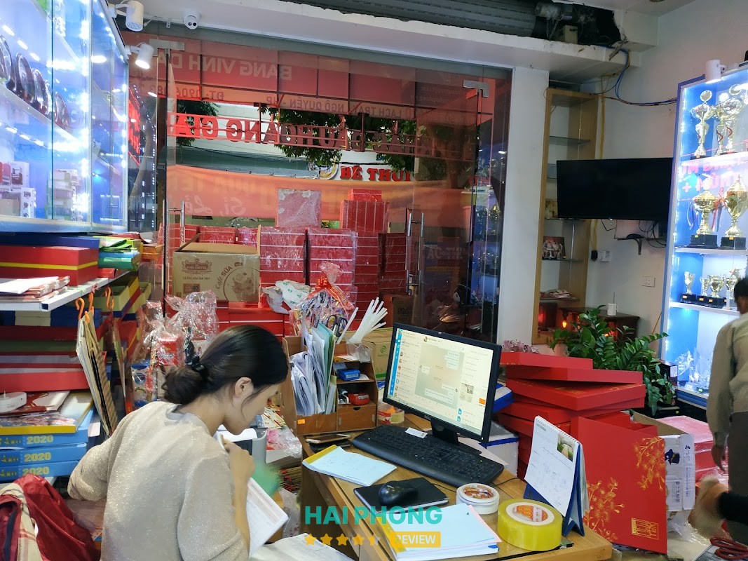 Cửa Hàng Quà Tặng Hoàng Gia – hình ảnh 3