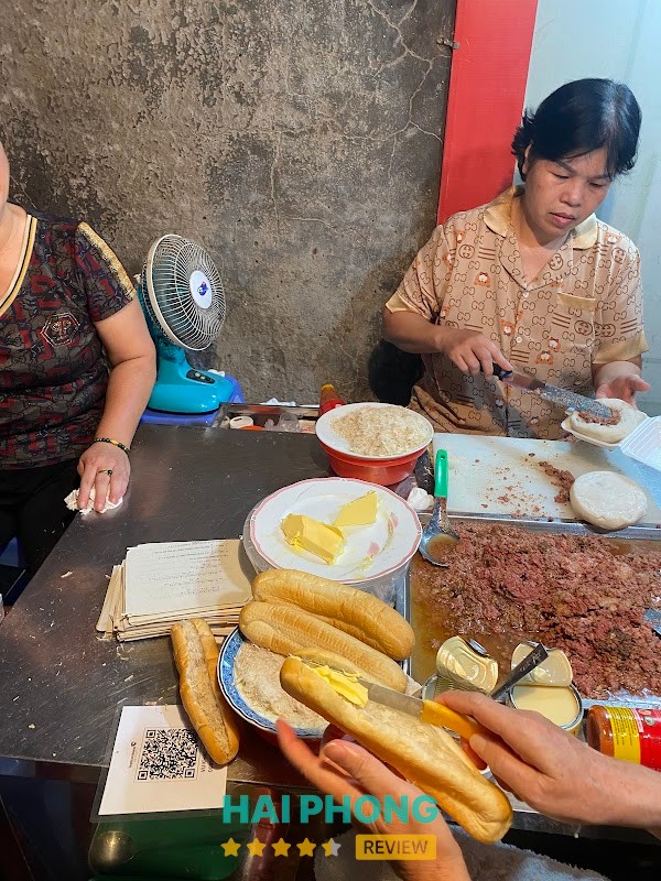 Bánh bao pate tại Pate Cột Đèn Gia Truyền
