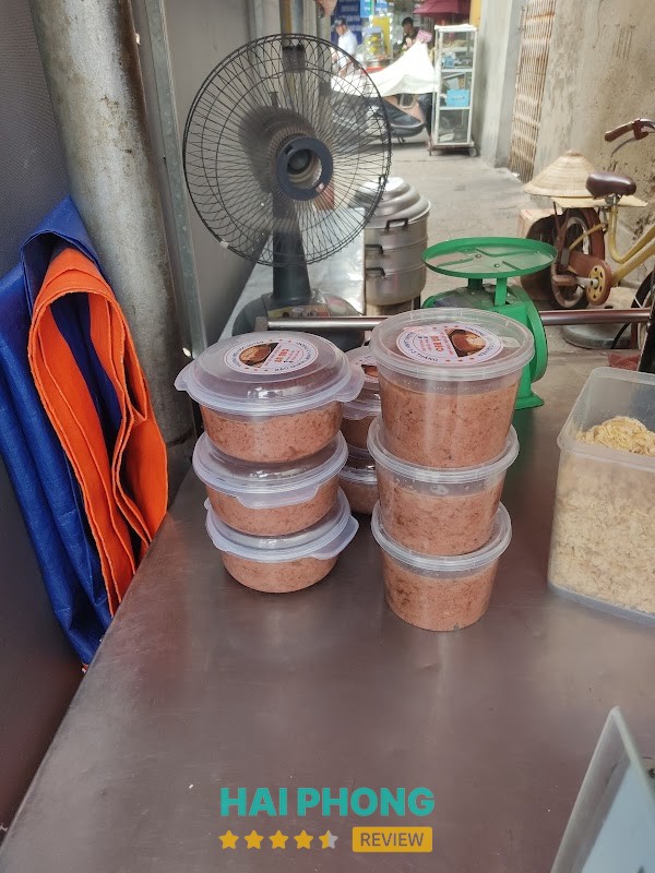 Pate hộp tại Pate Cột Đèn Gia Truyền Bà Béo