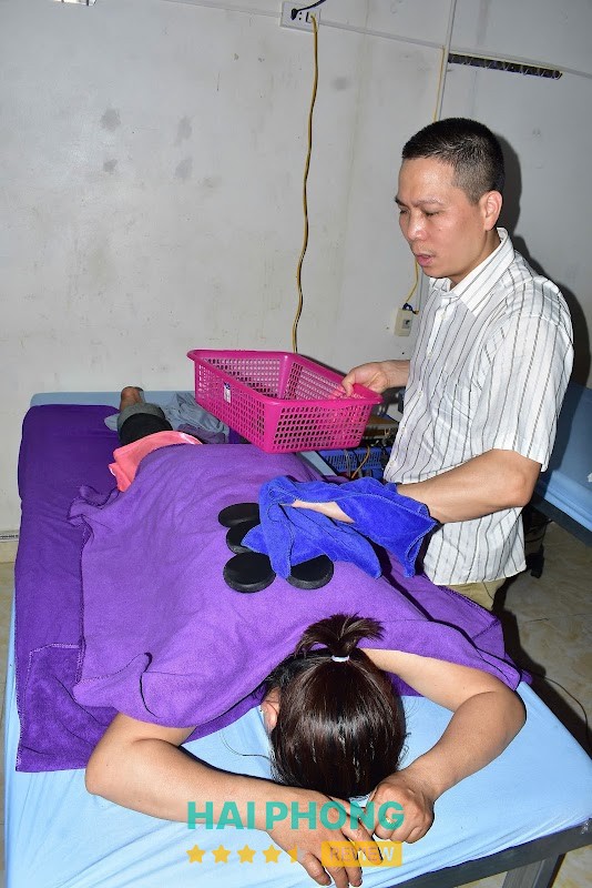 Massage bấm huyệt Khắc Tiếp Hồng Bàng