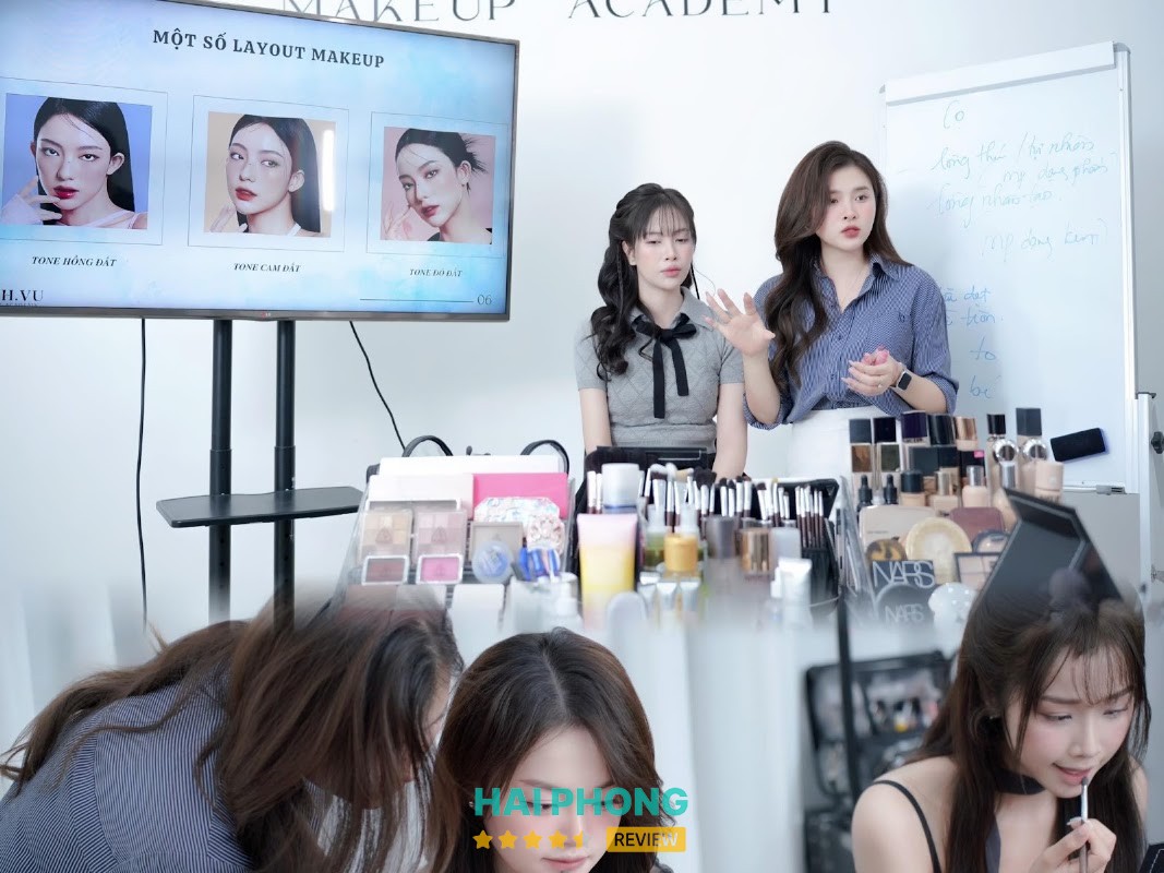 Trang điểm dự tiệc tại Linh Vũ Makeup và Academy