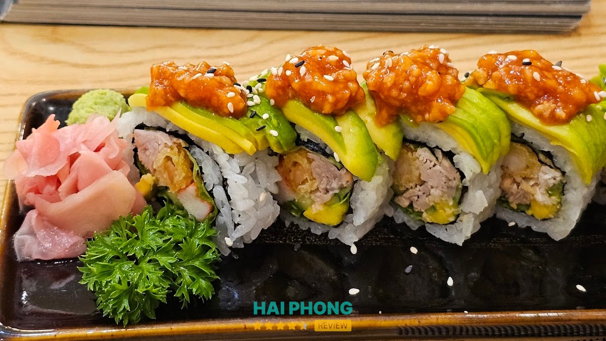 Món sushi tại Hikari Sushi Hồng Bàng