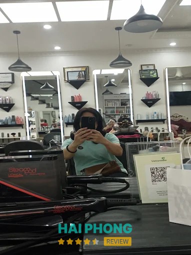 Không gian tạo mẫu tại Hằng Vĩnh Hoàng Hair Salon