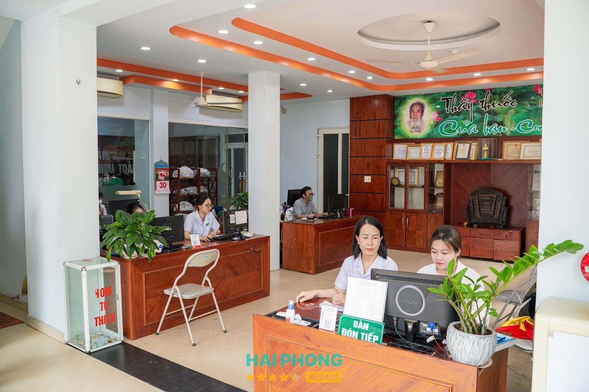 Khu vực tiếp nhận tại Phòng khám Đông y Nguyễn Hữu Toàn