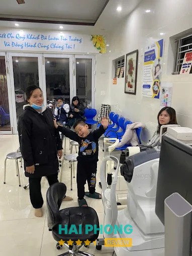 Không gian Phòng Khám Mắt Kính Mắt Bác Sỹ Long