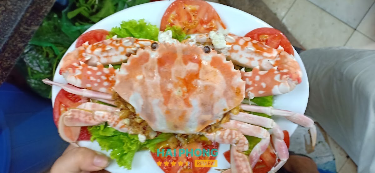 Không gian dùng bữa tại Quân Cát Bà