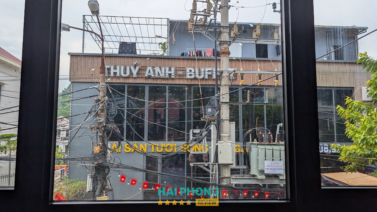 Lẩu hải sản tại Quán Thuý Anh Cát Bà