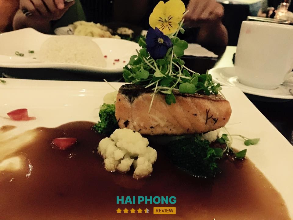 Món ăn tại Nhà hàng Phương Phương Cát Bà