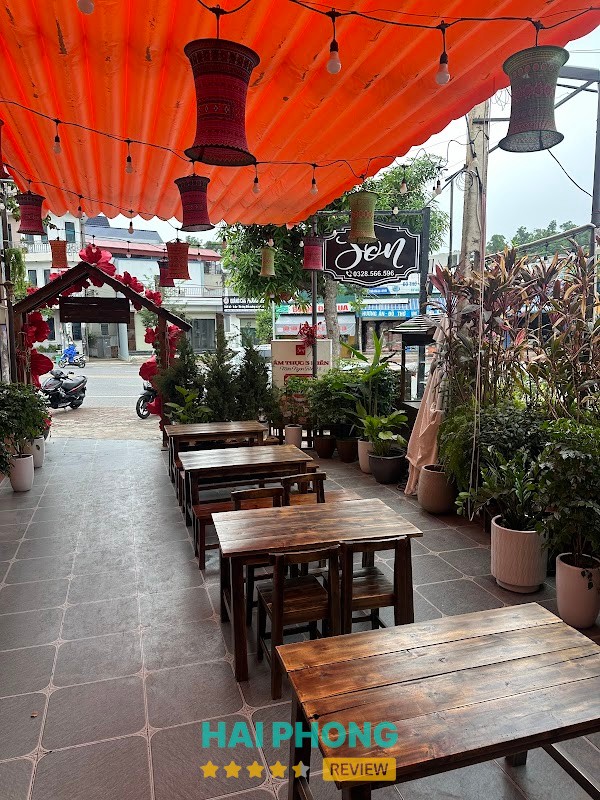 Mâm cơm nhà tại Nhà hàng Son Thủy Nguyên