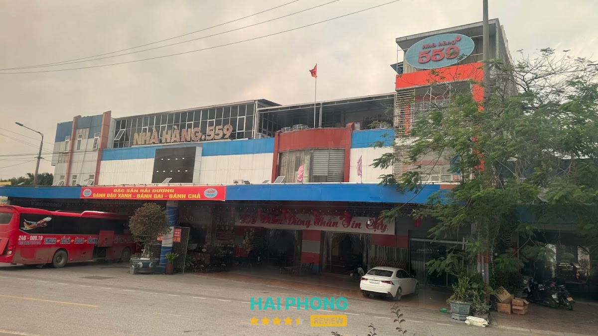 Khu vực phục vụ đồ ăn tại Nhà Hàng 559