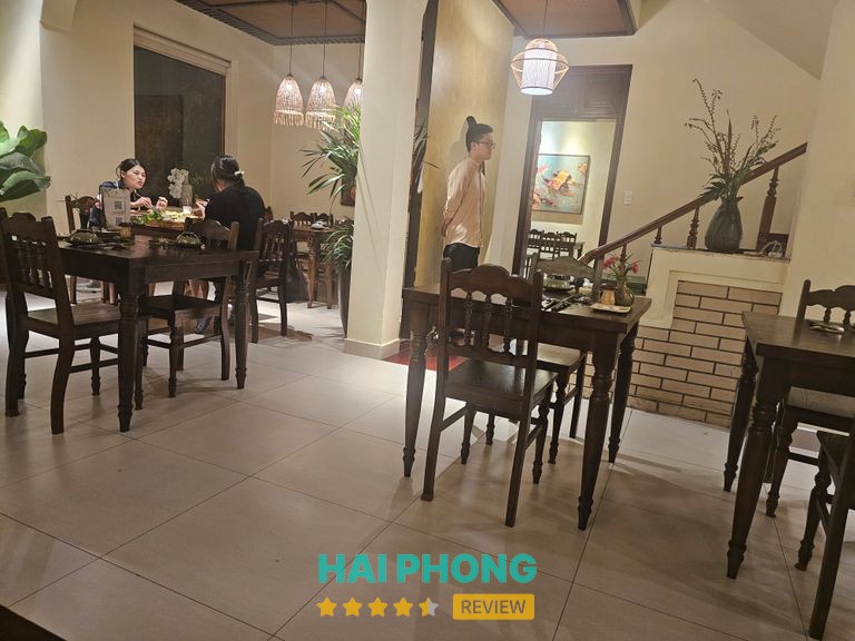 Không gian và ẩm thực Đàn Hương Chay