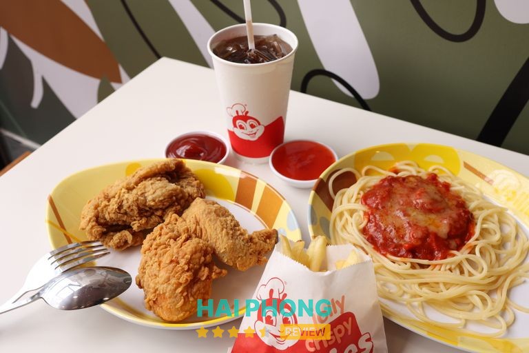 Không gian và món ăn tại Jollibee Trần Nguyên Hãn