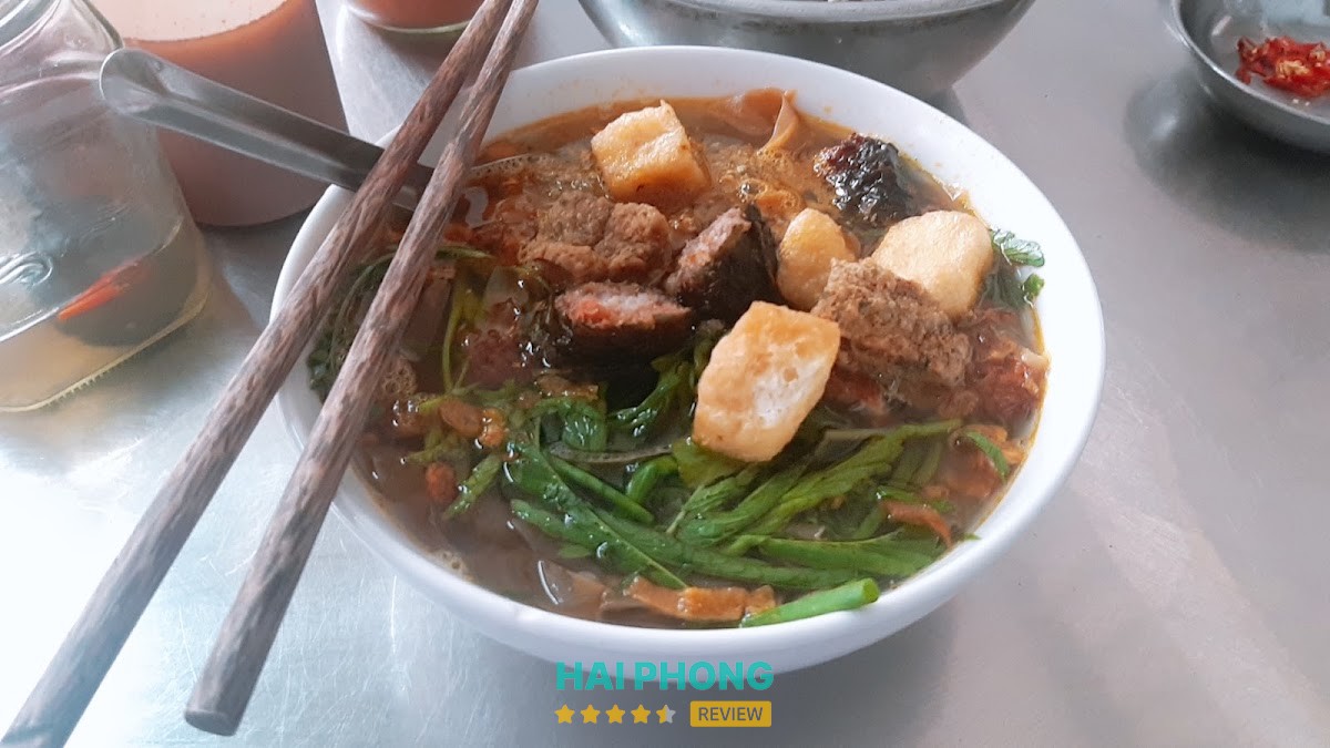 Bát bánh đa cua tại 13 Tuy An