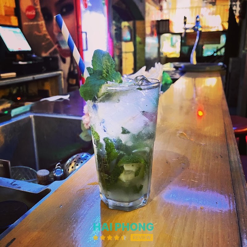 Khu vực phục vụ tại MYA PUB