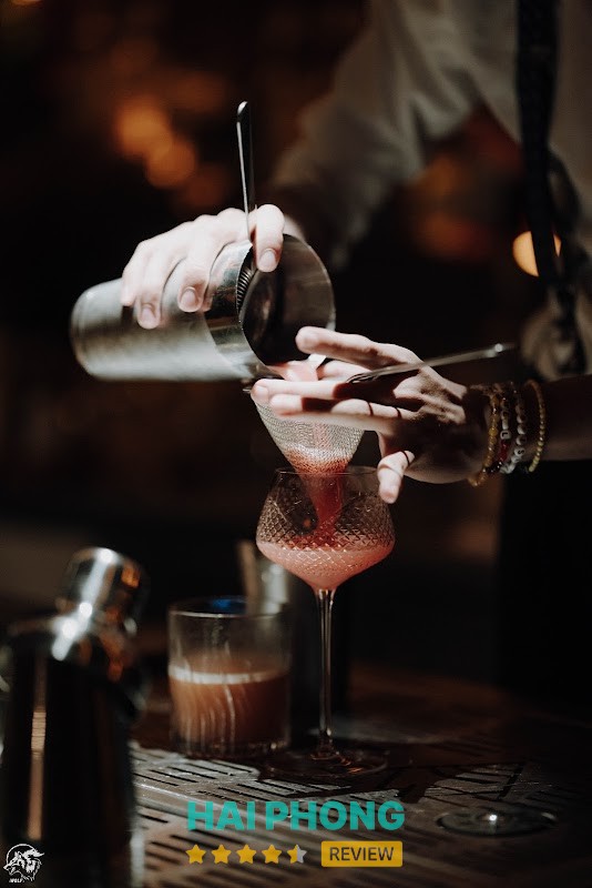 Không gian cocktail bar tại Lumer Monkey
