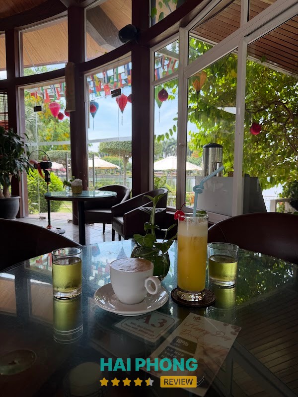 Gió Coffee – view hồ Bạch Đằng