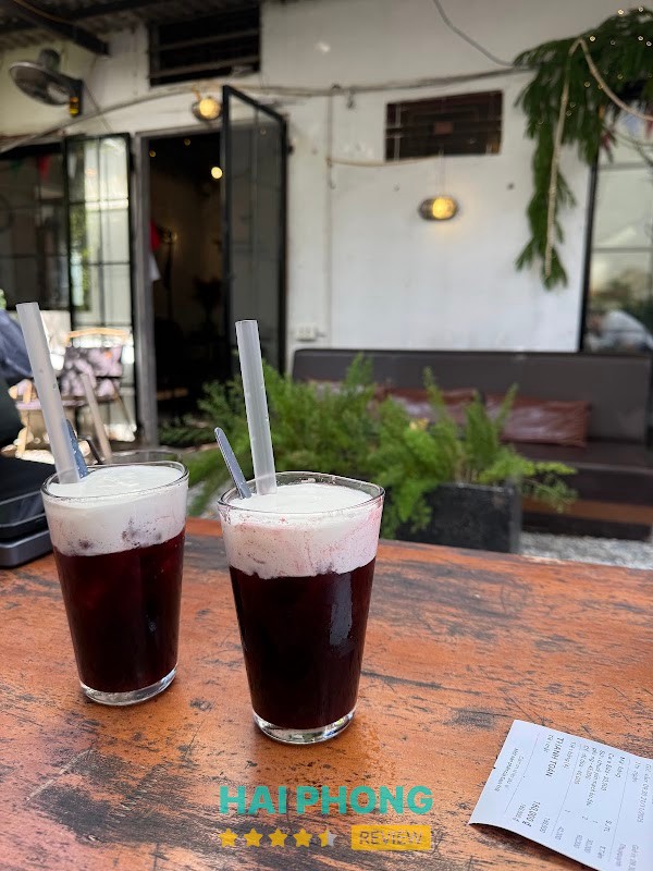 Tree House Coffee – quán cà phê ven hồ
