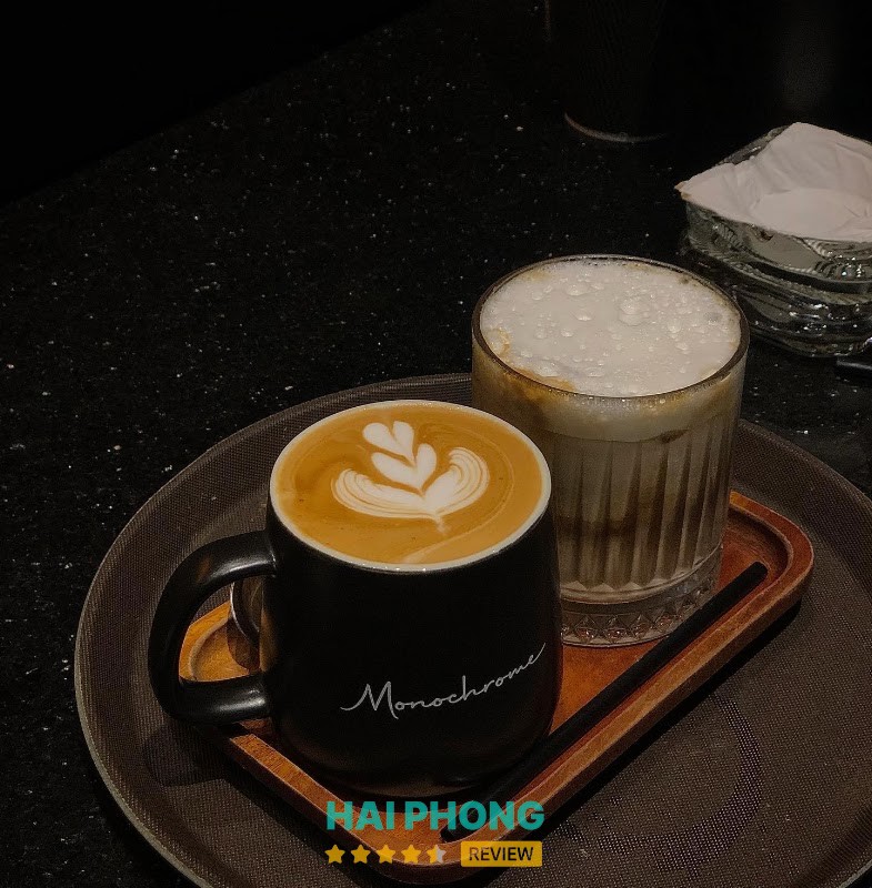 Monochrome Coffee - quán cà phê tone đen