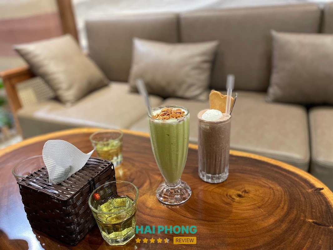 Chyba Cafe - sân vườn cá koi