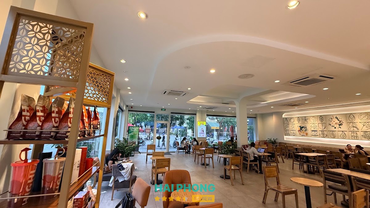 Không gian Highlands Coffee Trần Thành Ngọ – hình ảnh 2
