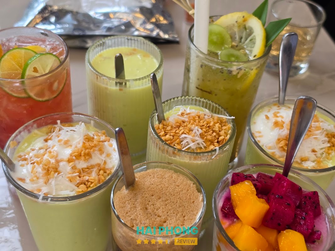 Không gian nhiều tầng tại Venus Coffee