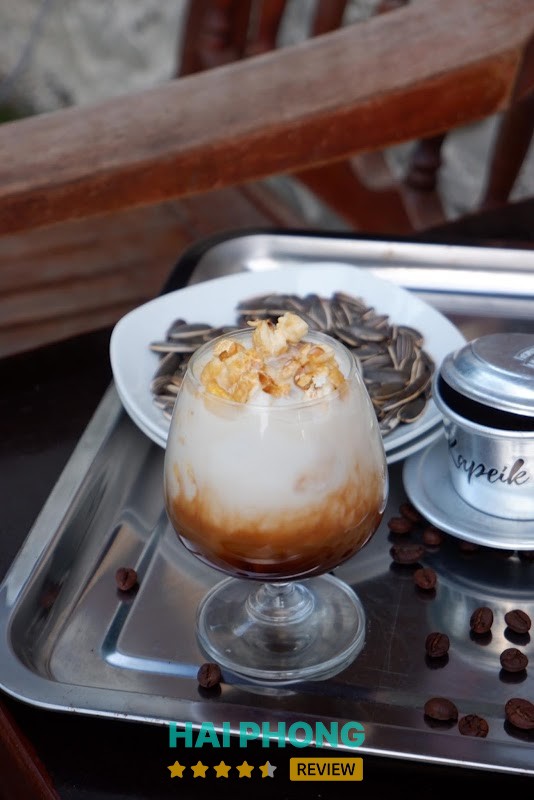 Kapeik Café - sân vườn yên tĩnh