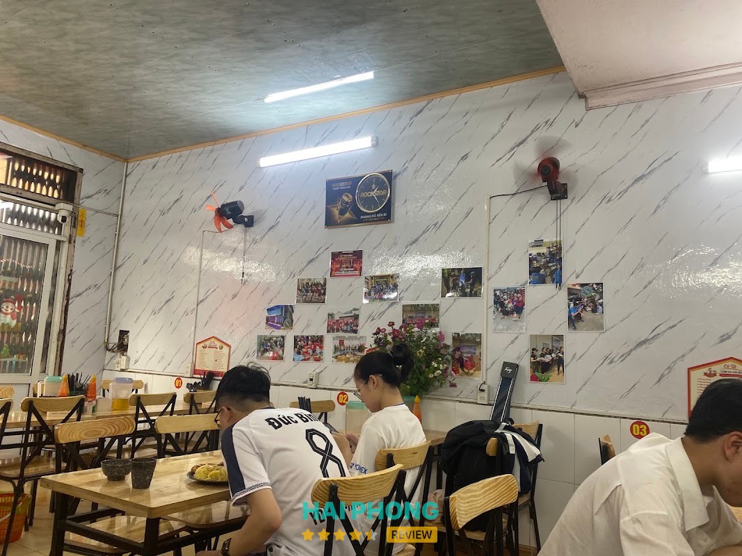 Cơm Gà Xối Mỡ Cô Út Lê Chân