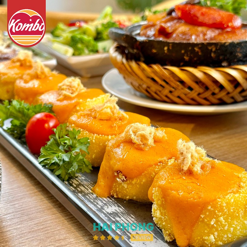 Phần cơm niêu tại Kombo Lạch Tray