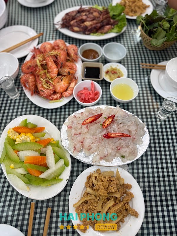 Quân Cát Bà - món ăn