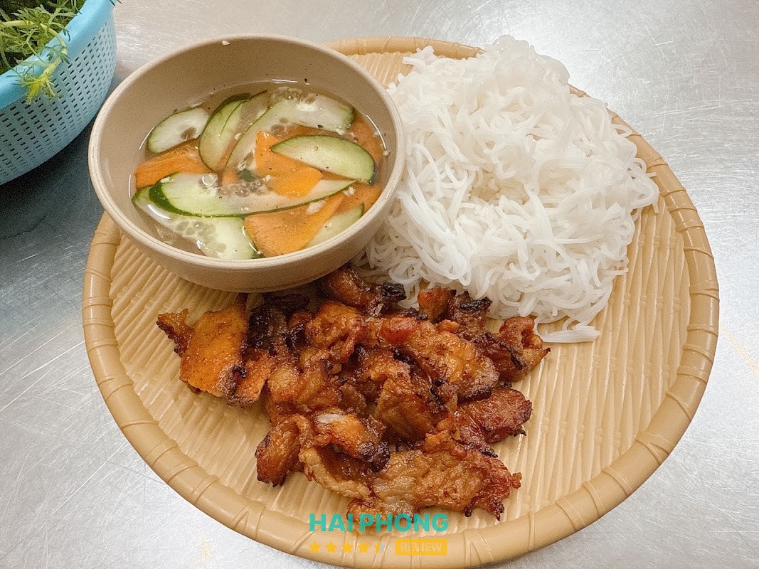 Bún chả, nem cua bể cô Hạnh tại 178 Nguyễn Công Trứ