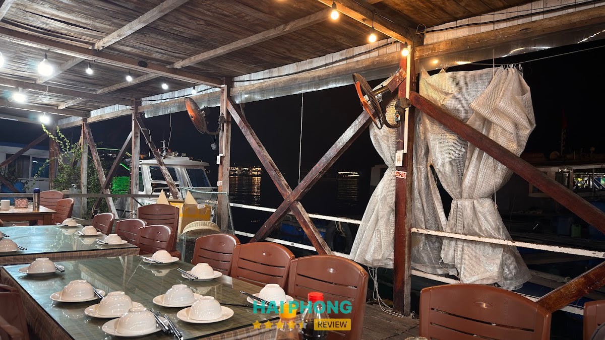 Nhà Hàng Nổi Mai Hoa - quán nhậu ở Cát Hải 2