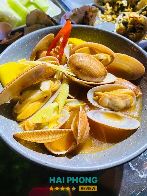 Không gian quán Ốc Mỡ