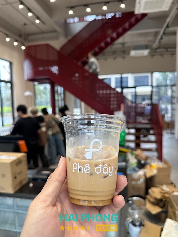 Không gian check-in tại Phê Đây Cafe