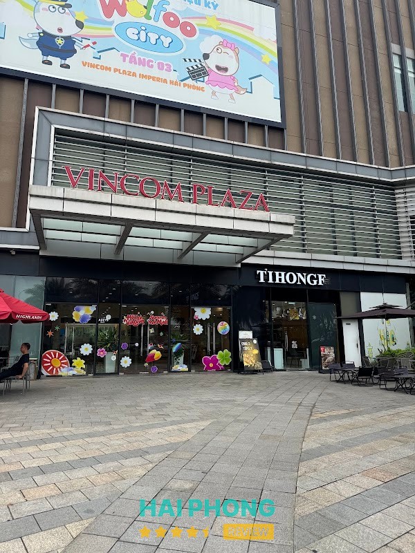 Đồ uống và bánh tại Since Tea Imperia Plaza