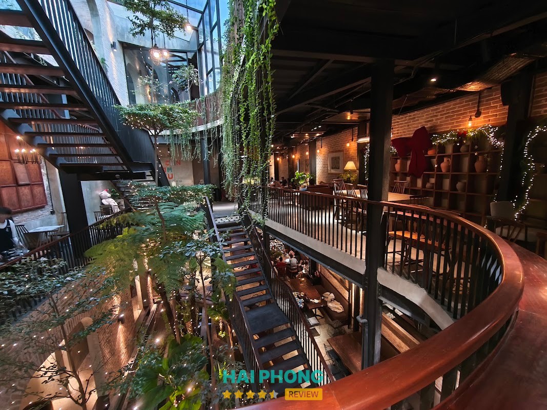 Đồ uống và bánh tại 1986 Cafe And Bakes
