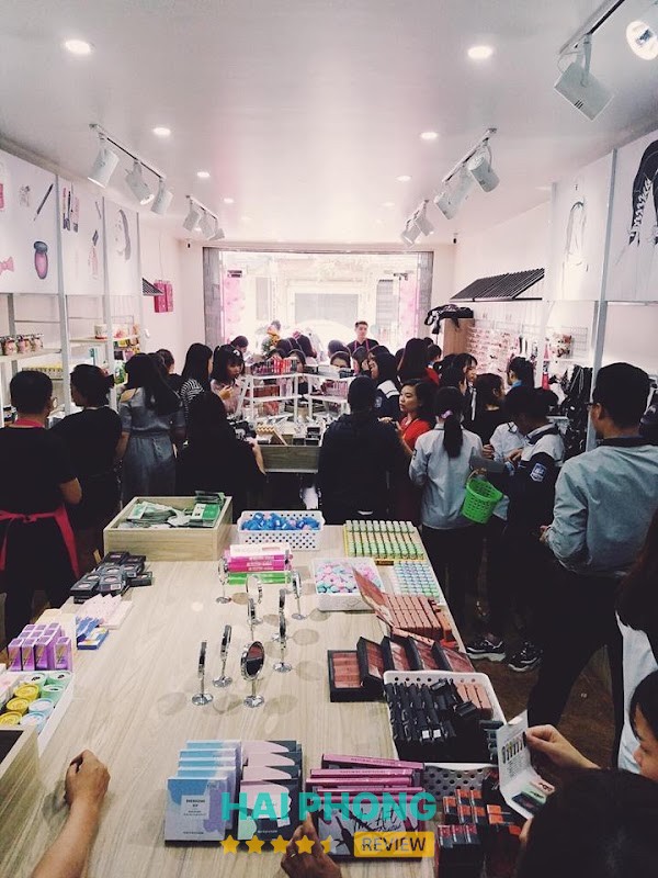 Không gian và sản phẩm tại KIYOMI SHOP