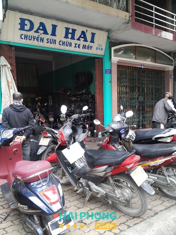 Khu vực sửa chữa tại Tiệm Sửa Xe Đại Hải