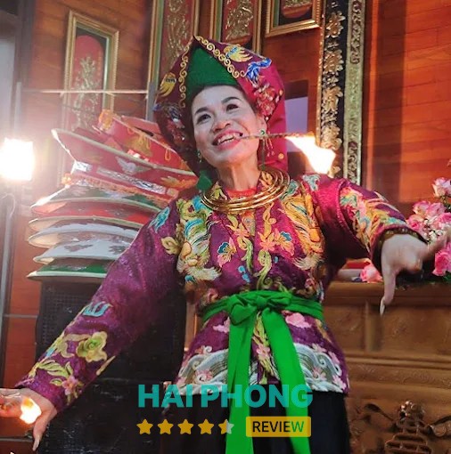 Không gian tại nhà Cô đồng Hợp